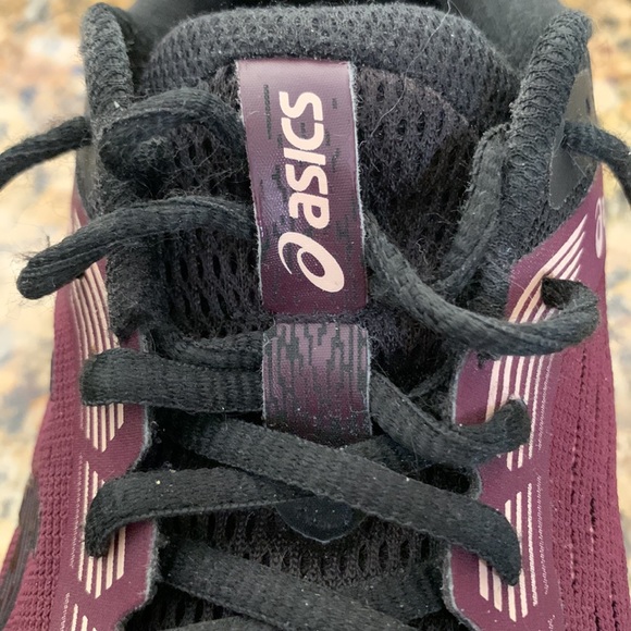 Women’s Asics GT 1000 - Picture 6 of 7